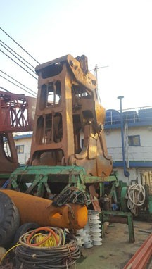 8 m3 Clamshell Dredge with Rock Crusher